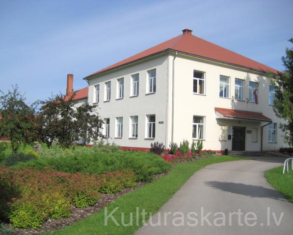 Ēka, kurā atrodas Jaunalūksnes bibliotēka